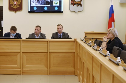 Ситуацию с оказанием бесплатной юрпомощи обсудили на круглом столе в Заксобрании
